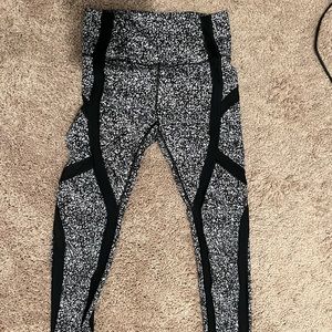 Amazing leggings! High waisted size small!
